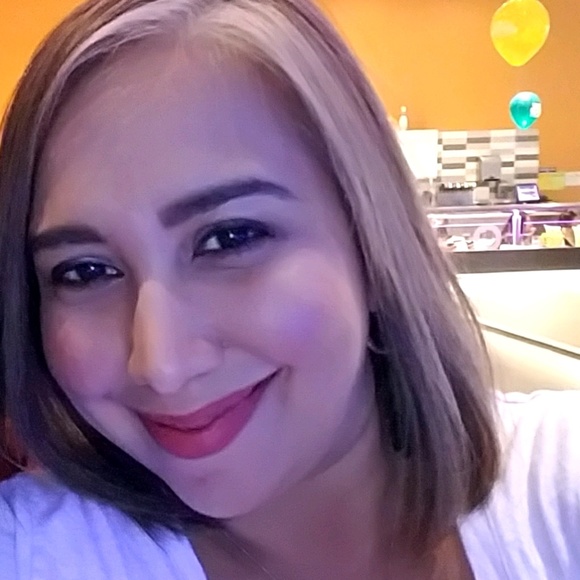 Meet your Posher, Julie - Picture 1 of 1